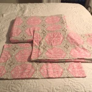 Pottery barn teen duvet with two shams. On guest bed only. Not used